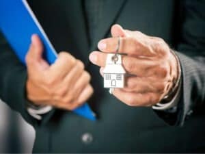 איך לבחור את המתווך הנכון למכירת הנכס שלכם